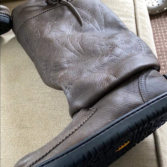 Authentic Manitobah Mukluk - Picture 2 of 5